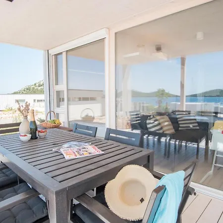 Vila Oikos Buqez - New Villas 2021