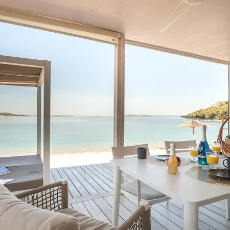 Oikos Buqez - New Villas 2021 Vila